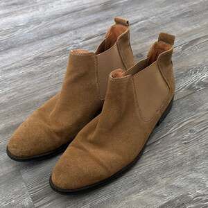 Express Men's Tan Suede Chelsea Boots